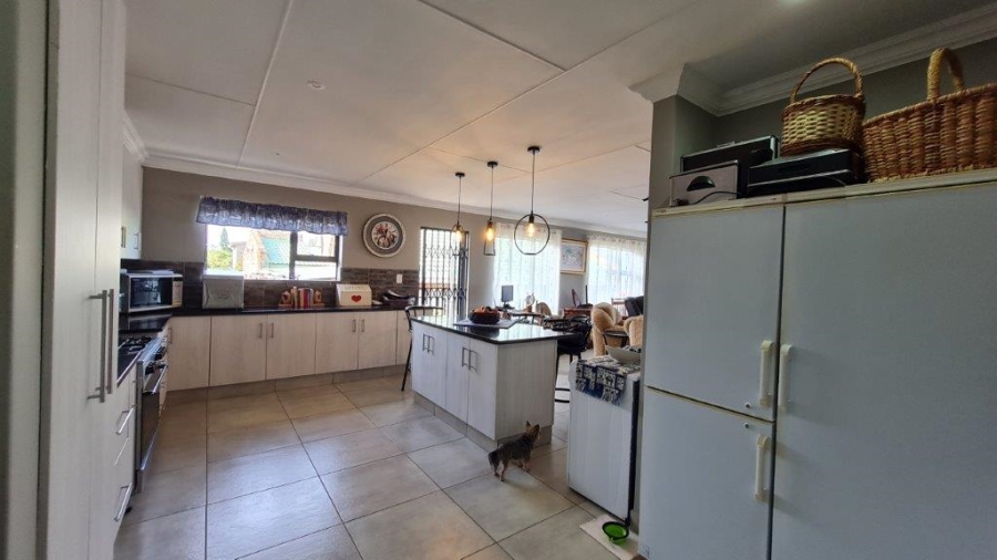 3 Bedroom Property for Sale in Dana Bay Western Cape